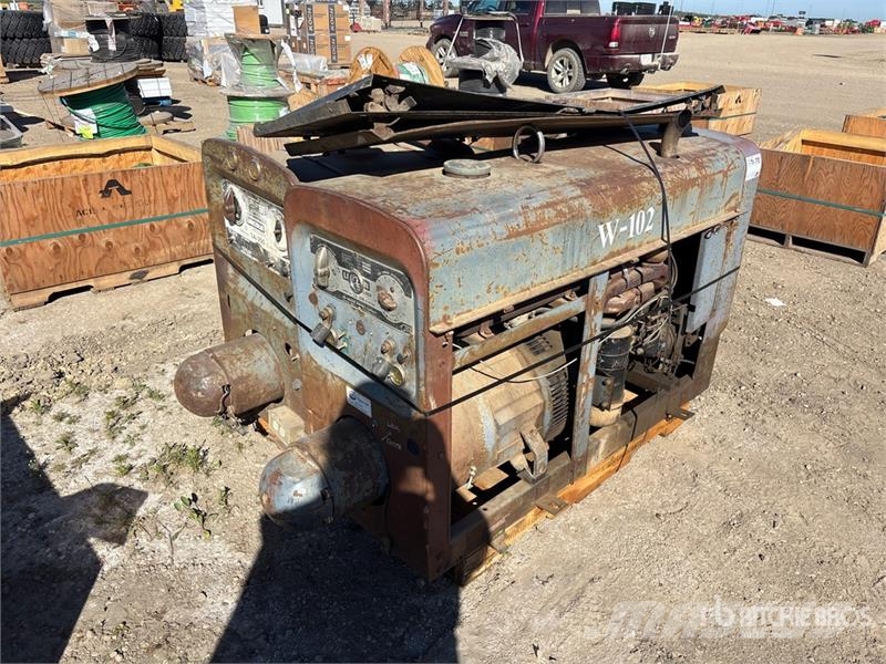 Lincoln of (2) Lincoln Engine Driven Welder Soldadoras