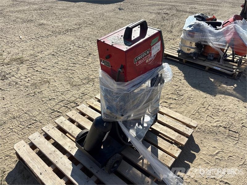 Lincoln SP-135 135 A Mobile Electric Welder Soldadoras