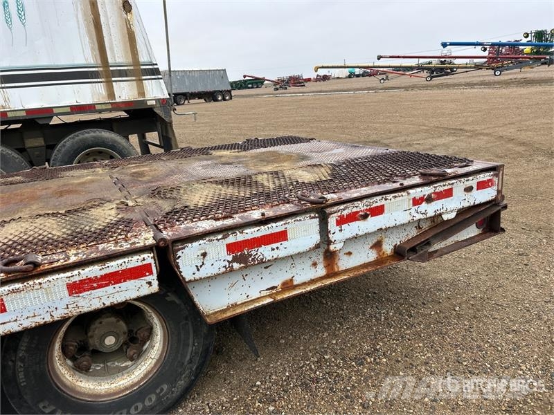 Load King 48 ft T/A Equipment Trailer Нискотоварачи