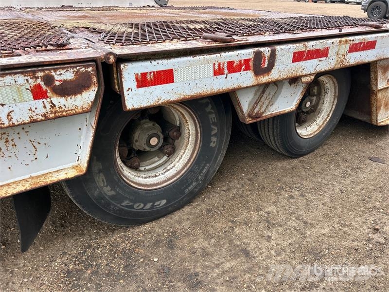 Load King 48 ft T/A Equipment Trailer Нискотоварачи