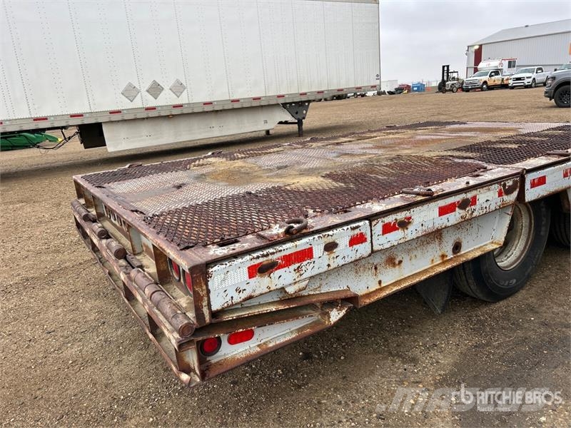 Load King 48 ft T/A Equipment Trailer Нискотоварачи