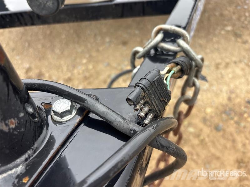 Load Trail 10 ft S/A Equipment Trailer Rimorchio per il trasporto di veicoli