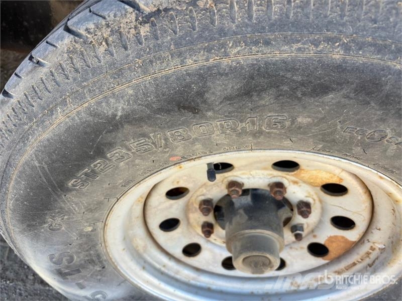 Load Trail 20 ft T/A Equipment Trailer مقطورات مركبات نقل