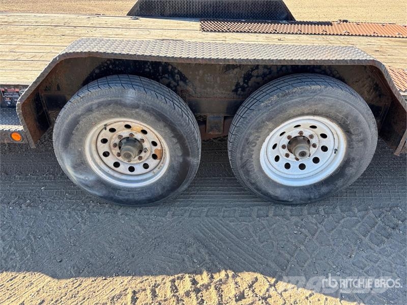 Load Trail 20 ft T/A Equipment Trailer مقطورات مركبات نقل