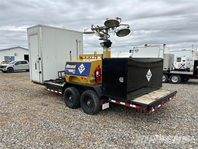Load Trail 20 ft x 7 ft T/A Combo Unit Portable Toilet Inne akcesoria