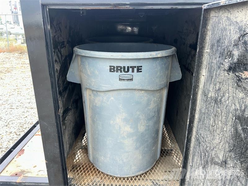 Load Trail 20 ft x 7 ft T/A Combo Unit Portable Toilet Inne akcesoria