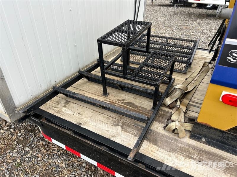 Load Trail 20 ft x 7 ft T/A Combo Unit Portable Toilet Inne akcesoria