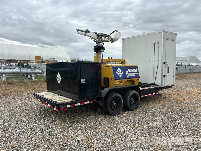 Load Trail 20 ft x 7 ft T/A Combo Unit Portable Toilet Inne akcesoria