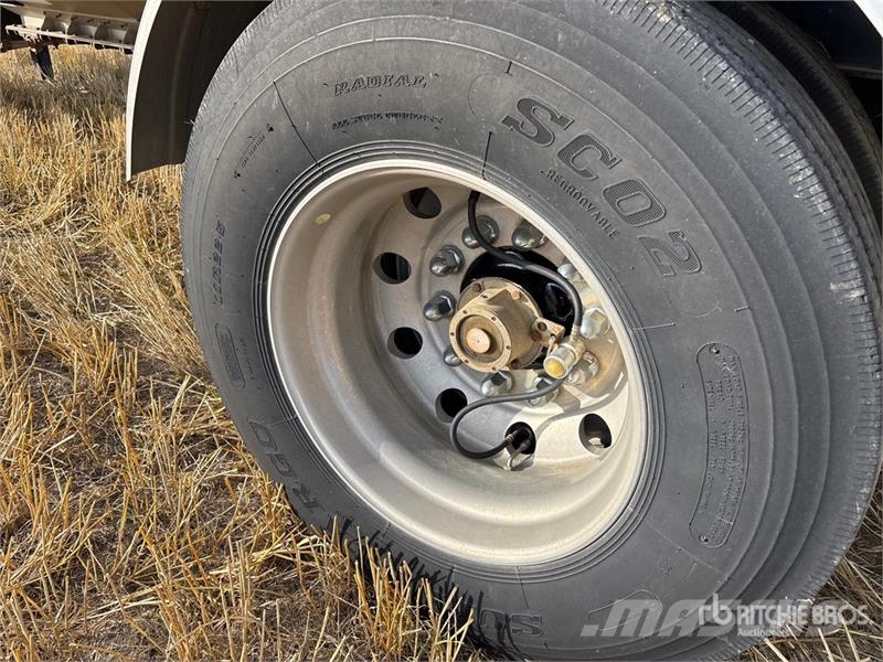 Lode King 28 ft Tri/A Super B-Train Lead Grain Trailer 運糧車