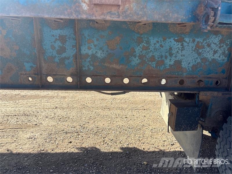 Lode King 48 ft Tri/A Flatbed Trailer Planhengere