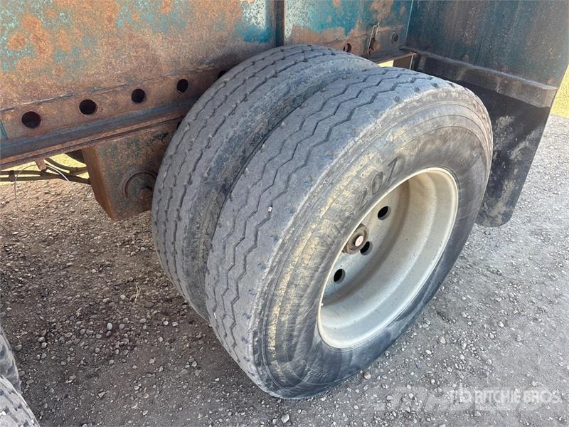 Lode King 48 ft Tri/A Flatbed Trailer Planhengere