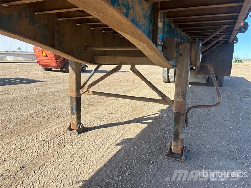 Lode King 48 ft Tri/A Flatbed Trailer Planhengere