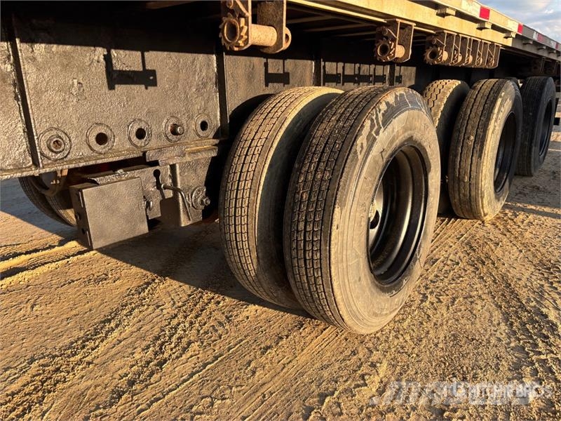 Lode King 53 ft Tri/A Flatbed Trailer Valníky