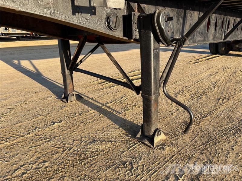 Lode King 53 ft Tri/A Flatbed Trailer Valníky