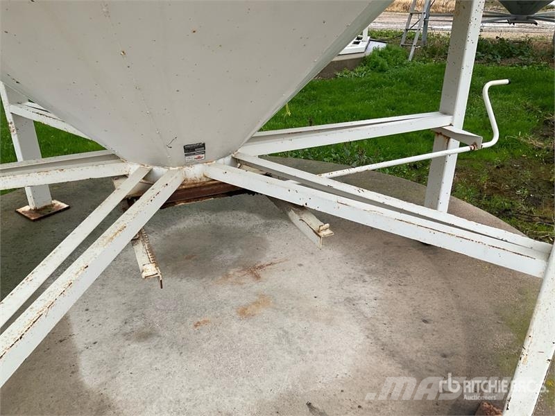 Lode King LKB1237 +/- 1000 bu Smooth Wall Hopper Grain Bin Macchine/unitá di lavorazione e stoccaggio/altri