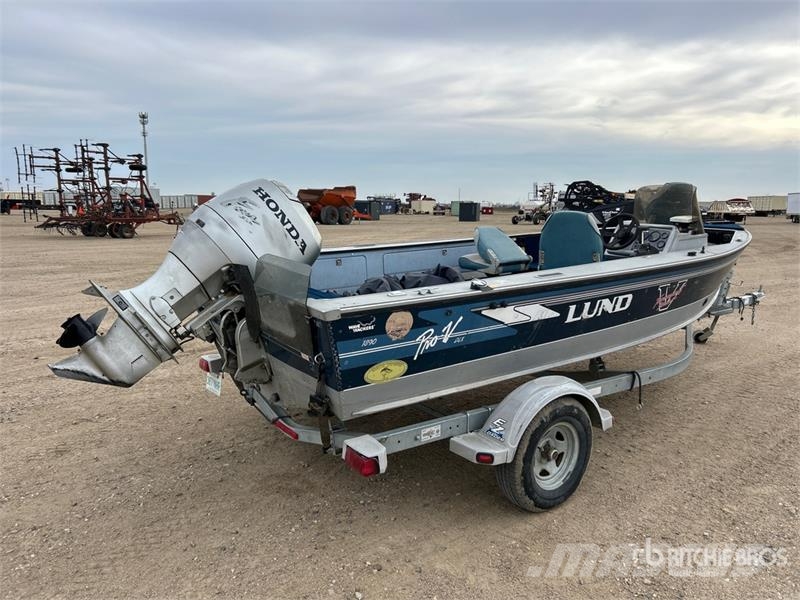 Lund Pro-V DLX 1890 18 ft Fishing Boat Boote / Prahme