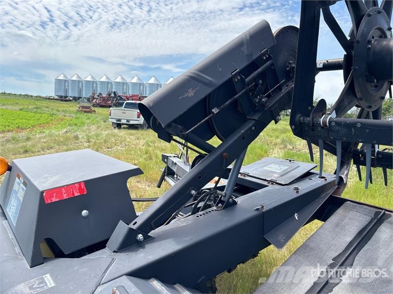 MacDon 1900 Premium 25 ft Pull Type Swather Windrower محشات