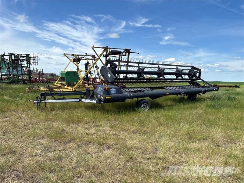 MacDon 1900 Premium 25 ft Pull Type Swather Windrower محشات
