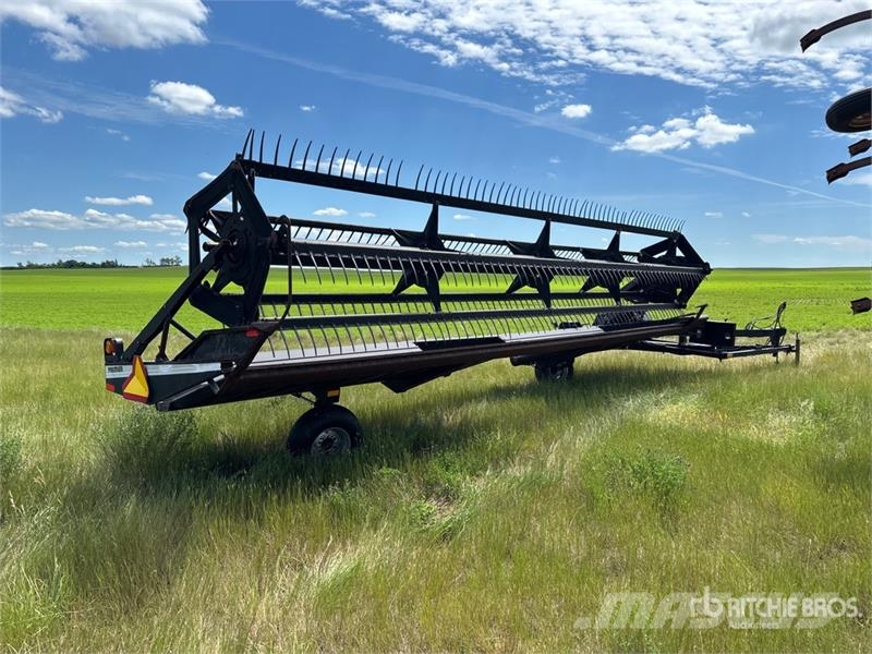 MacDon 1900 Premium 25 ft Pull Type Swather Windrower محشات