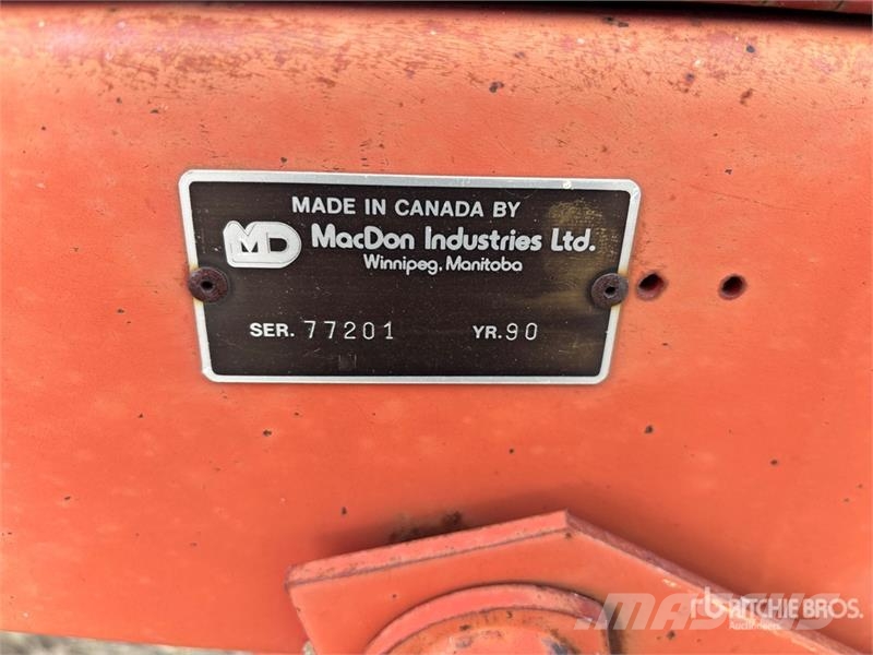 MacDon 30 ft Pull Type Swather Windrower Segadoras hileradoras