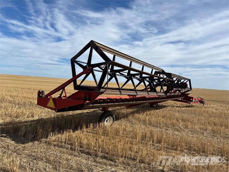 MacDon 36 ft Pull Type Swather Windrower Sakupljači