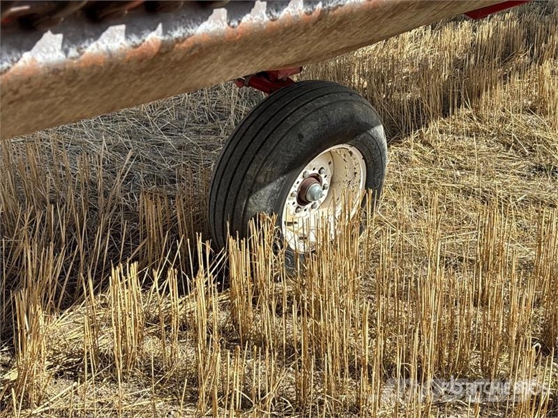 MacDon 36 ft Pull Type Swather Windrower Sakupljači