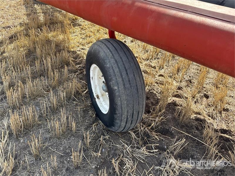 MacDon 36 ft Pull Type Swather Windrower Sakupljači