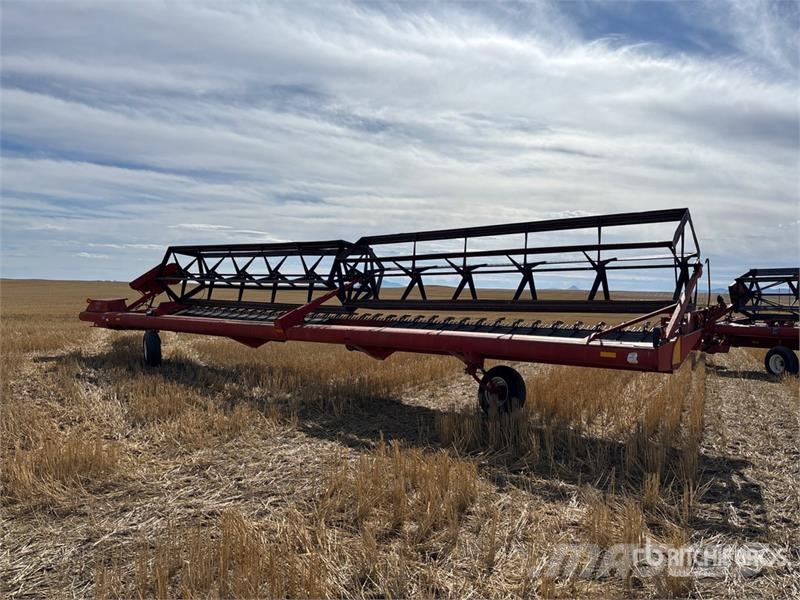 MacDon 36 ft Pull Type Swather Windrower Sakupljači