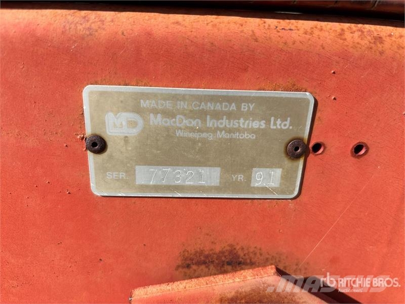 MacDon 36 ft Pull Type Swather Windrower Sakupljači