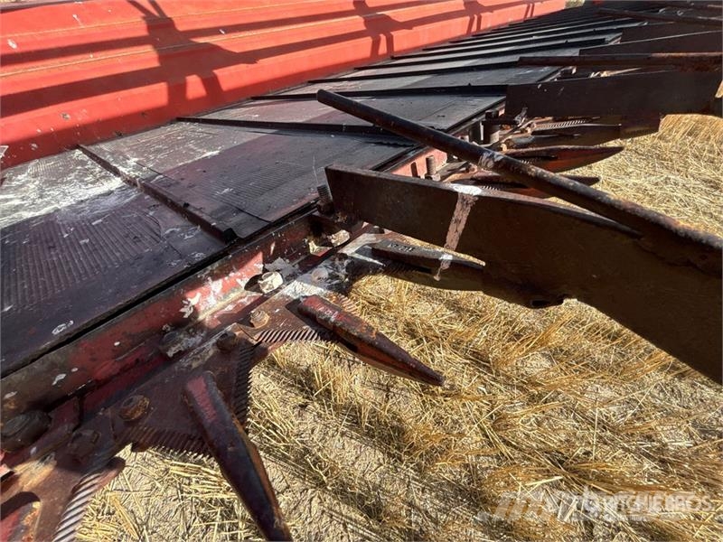MacDon 36 ft Pull Type Swather Windrower Sakupljači