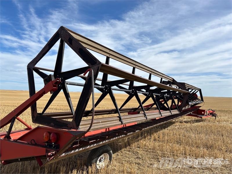 MacDon 36 ft Pull Type Swather Windrower Sakupljači