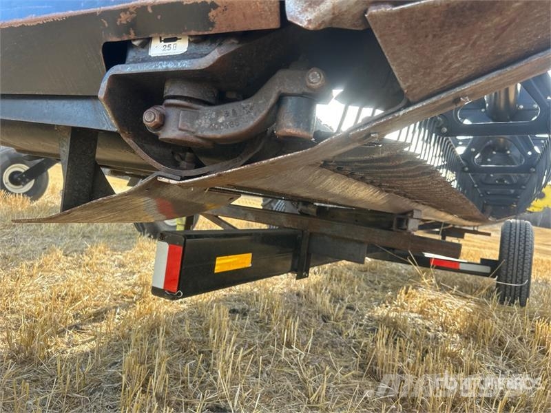 MacDon 9352 25 ft Swather Windrower Sakupljači