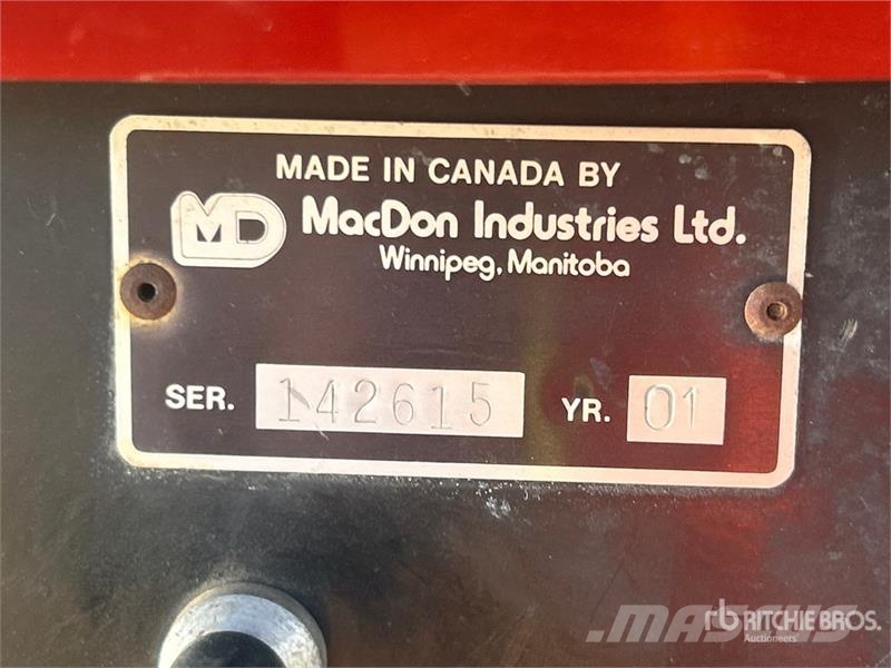 MacDon 9352 25 ft Swather Windrower Sakupljači
