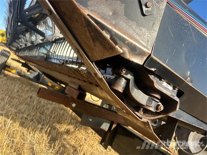 MacDon 9352 25 ft Swather Windrower Sakupljači