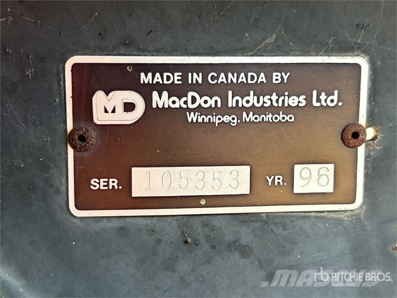MacDon 960 Header For Parts مكونات أخرى