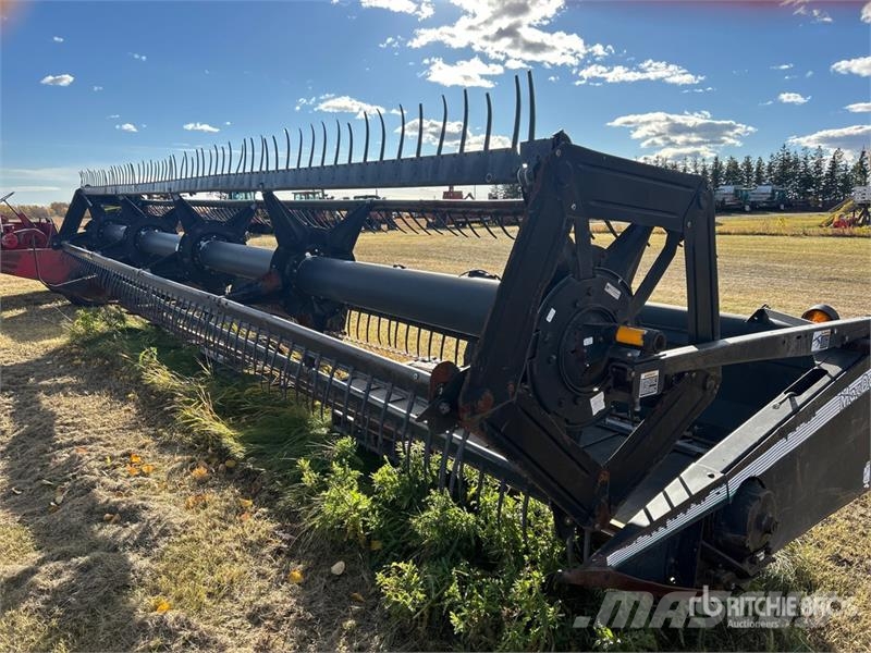 MacDon 960 Header For Parts مكونات أخرى