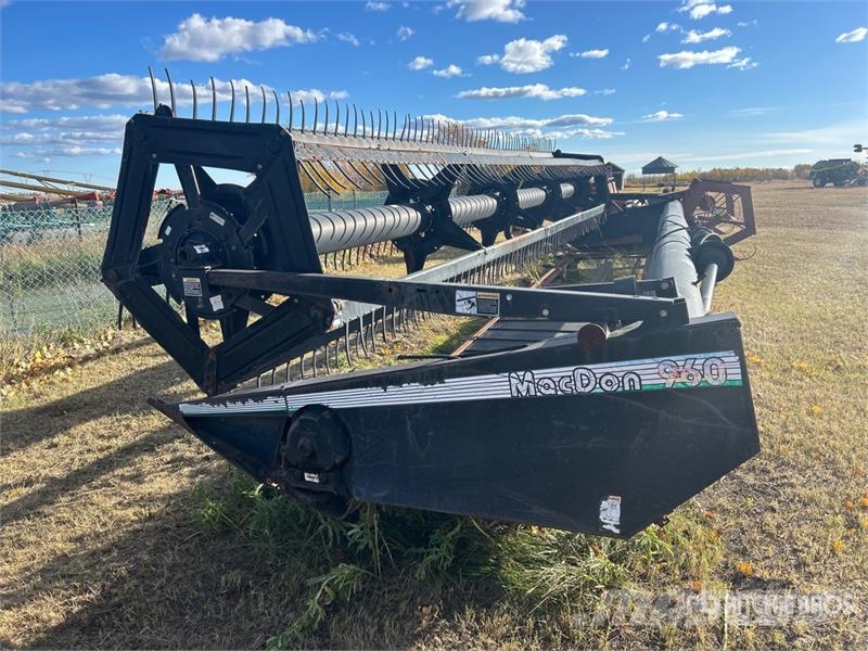 MacDon 960 Header For Parts مكونات أخرى