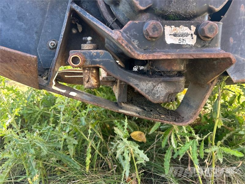 MacDon 960 Header For Parts مكونات أخرى