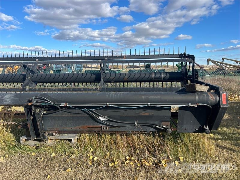 MacDon 960 Header For Parts مكونات أخرى