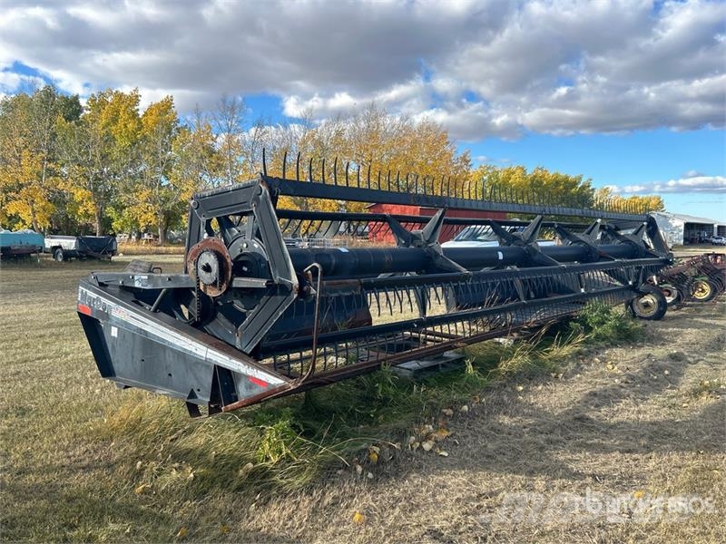 MacDon 960 Header For Parts مكونات أخرى
