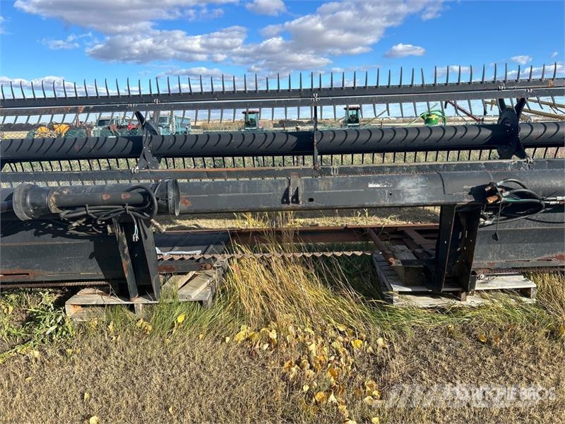 MacDon 960 Header For Parts مكونات أخرى