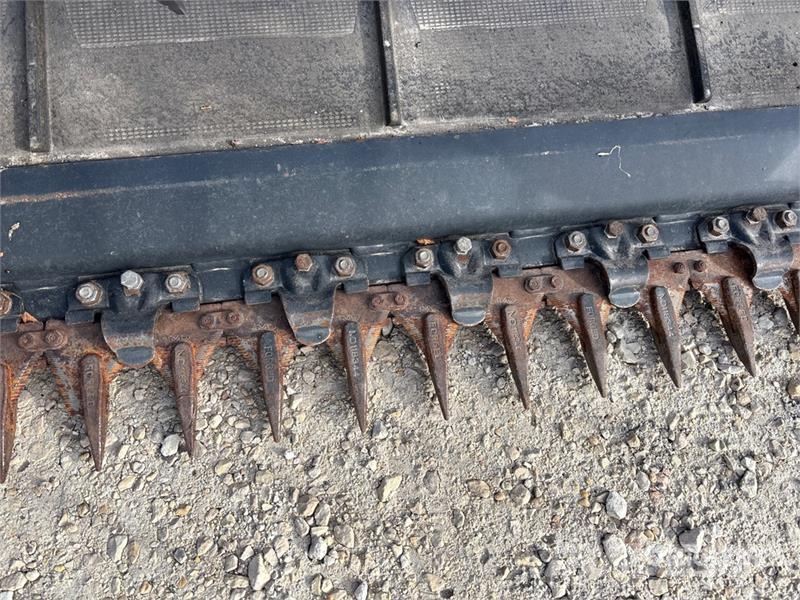 MacDon D54 25 ft Draper Windrower Header Windrowers