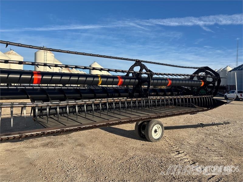 MacDon D65 40 ft Draper Combine Header رؤوس الحصادات الدراسات