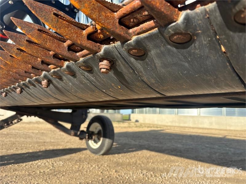 MacDon D65 40 ft Draper Combine Header رؤوس الحصادات الدراسات