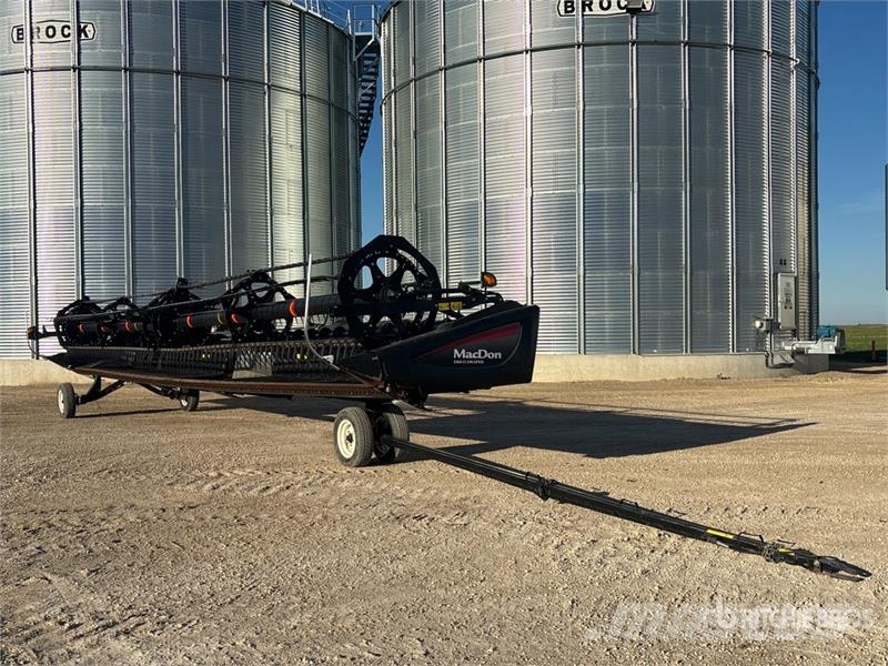 MacDon D65 40 ft Draper Combine Header رؤوس الحصادات الدراسات