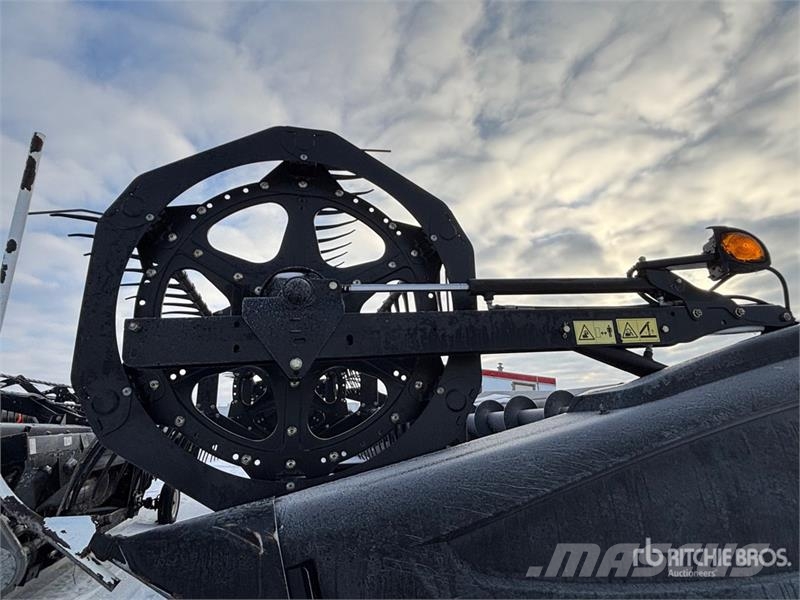 MacDon D65-S 35 ft Draper Combine Header رؤوس الحصادات الدراسات