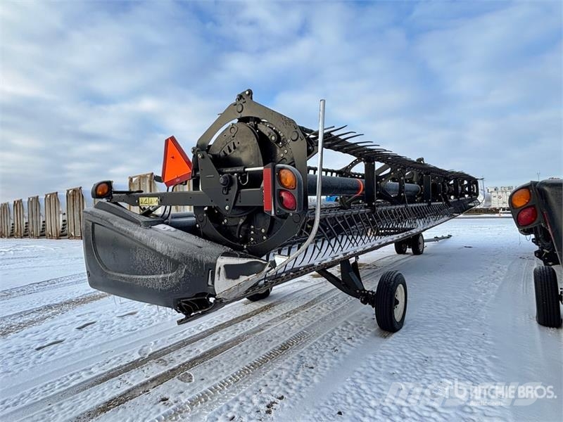 MacDon D65-S 35 ft Draper Combine Header رؤوس الحصادات الدراسات