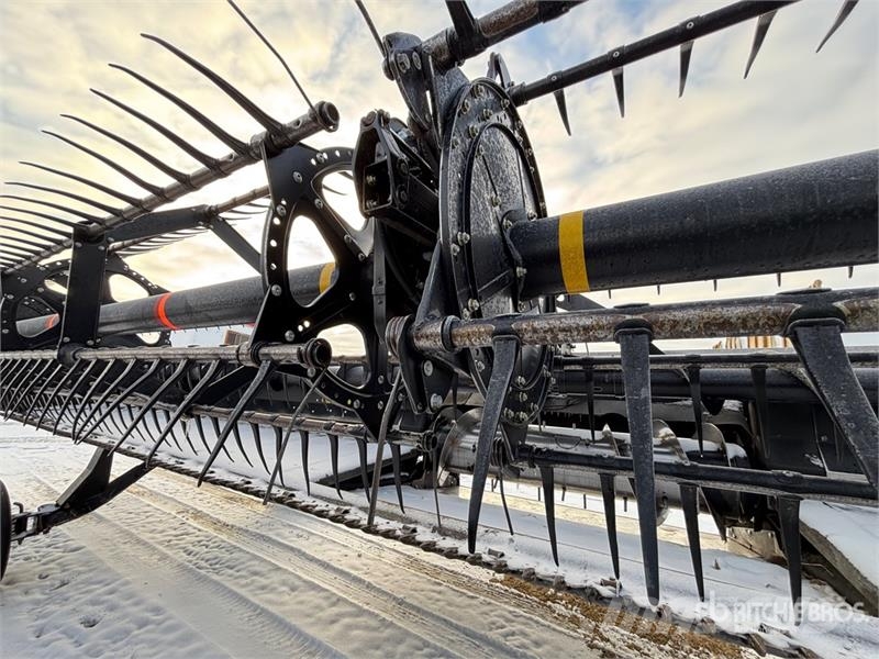 MacDon D65-S 35 ft Draper Combine Header رؤوس الحصادات الدراسات