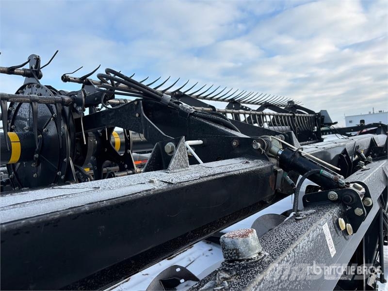 MacDon D65-S 35 ft Draper Combine Header رؤوس الحصادات الدراسات
