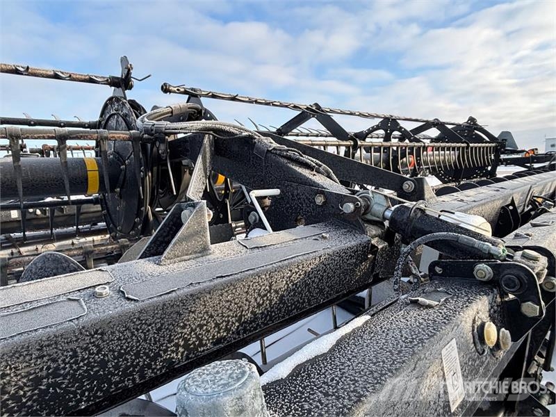 MacDon D65-S 35 ft Draper Combine Header رؤوس الحصادات الدراسات